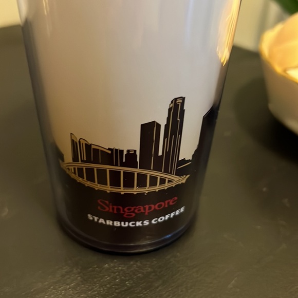 Starbucks Global Icon Series Insulated Travel Tumbler / Mug 12 oz - Singapore - Picture 3 of 6